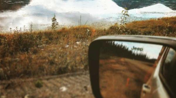 arad un barbat din covasant a plonjat cu autoturismul intr un lac  vrand sa se sinucida trupul lui cautat in continuare