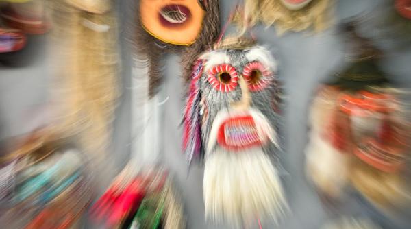 carnavalul de venetia expozitie de masti traditionale romanesti