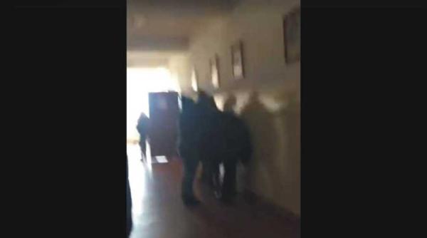 copil batut de doua femei in incinta scolii ancheta penala