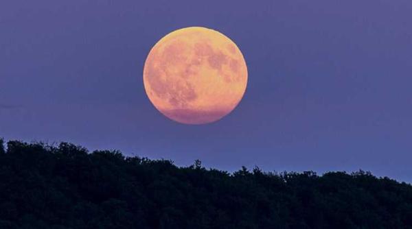 super luna albastra observator