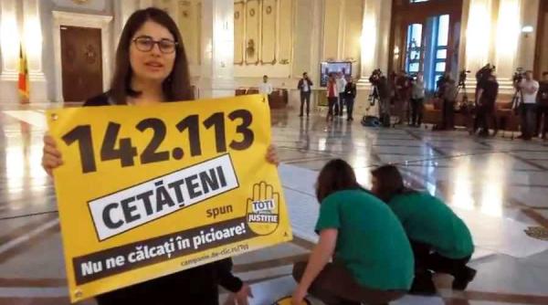 covorul cu semnaturi comunitatea declic petitie la senat video