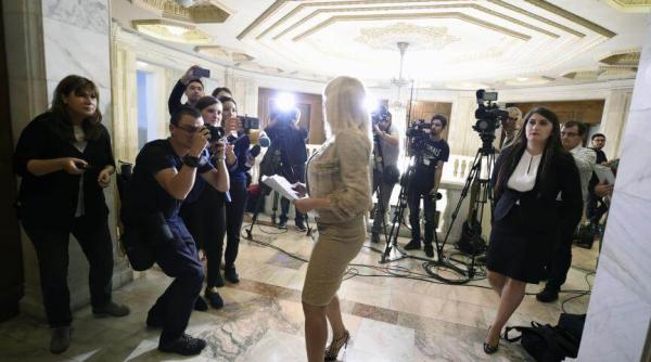 elena udrea exmatriculata de la facultatea de teologie