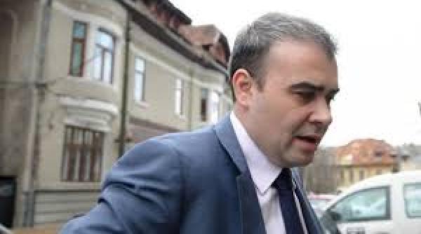 tariceanu reac ie la men inerea lui valcov in guvern