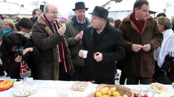 ambasadorii sua marii britanii belgiei si ungariei in harghita la balul de lasata secului