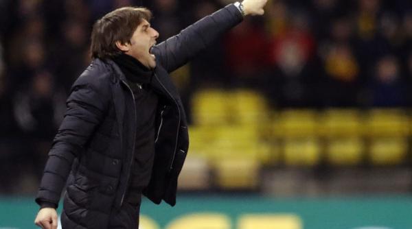 conte perturbat la conferin a de presa de un comediant