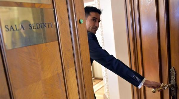 manda informa ii de la sri catre ani despre iohannis