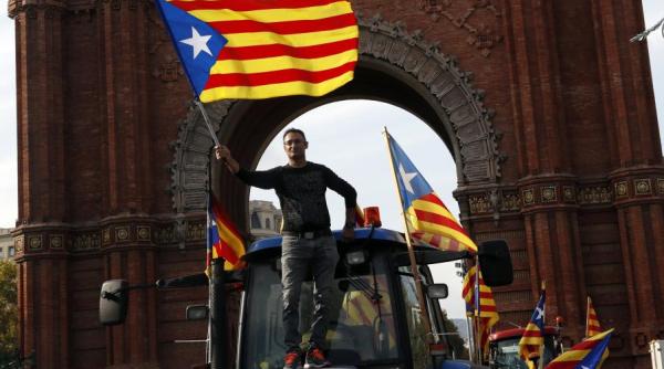 independen a catalonia tensiuni protest cu lan uri la tribunal
