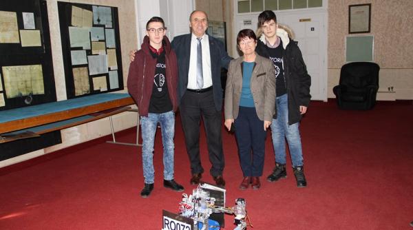 robot autonom realizat de elevii unui liceu din zalau ne mandrim