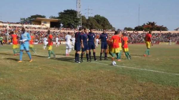un arbitru a omorat un jucator la un meci de fotbal