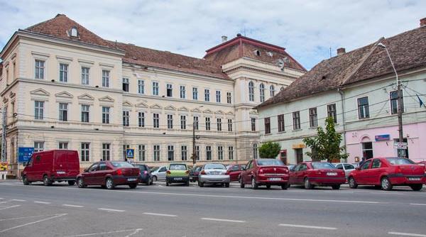 caravana scriitorilor in coala la bethlen gabor din aiud