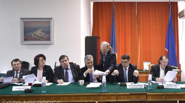 plafonare dobanzi daniel zamfir replica pentru profesorii care l au criticat