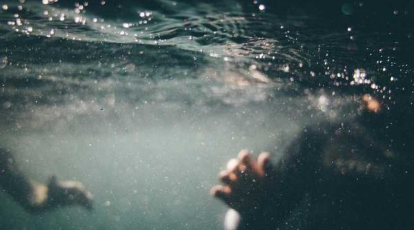 copil ramas fara doua degete dupa ce a sarit de la trambulina