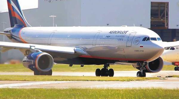 avion rus blocat la sol in londra pasagerii perchezitionati reactia moscovei