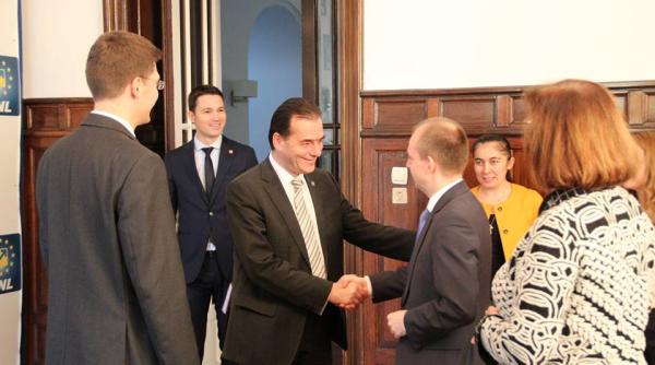 cristescu pmp atac total la orban umbla cu tesla dupa el un milog