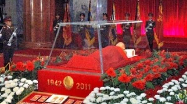 coreea de nord omagiu inediat in memoria lui kim jong il tatal lui kim jong un