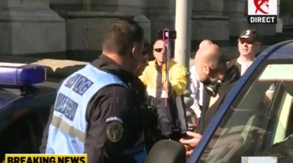 protestatari jandarmi discu ii aprinse in fa a sediului mai