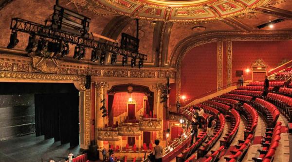 conferin a george banu teatrul i ora ul de la edificiu la refugiu