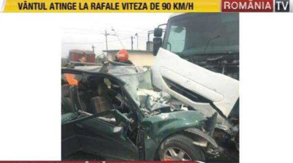 o masina s a izbit frontal de un tir trafic blocat