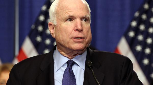john mccain opera ie in afara terapiei pentru cancer
