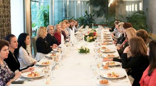 premierul dancila dineu cu ambasadoarele acreditate la bucuresti mesaj