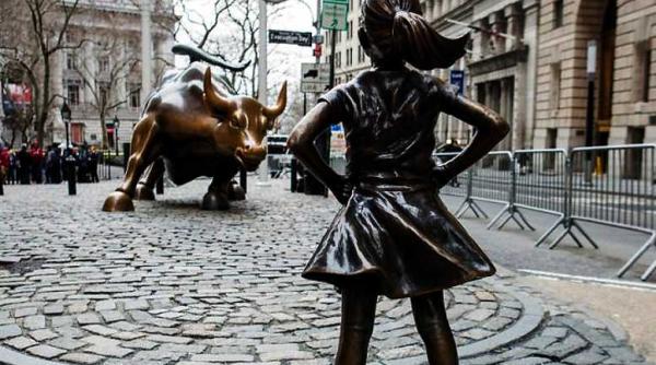 simbol american mutat statuia fetitei care sfideaza taurul pe wall street