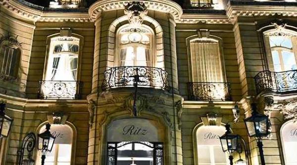 decoratiuni si obiecte de mobilier din hotelul ritz paris  vandute la licitatie pentru 7 3 milioane de euro