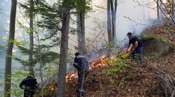 incendiu de proportii pericol major interventie pirotehnisti