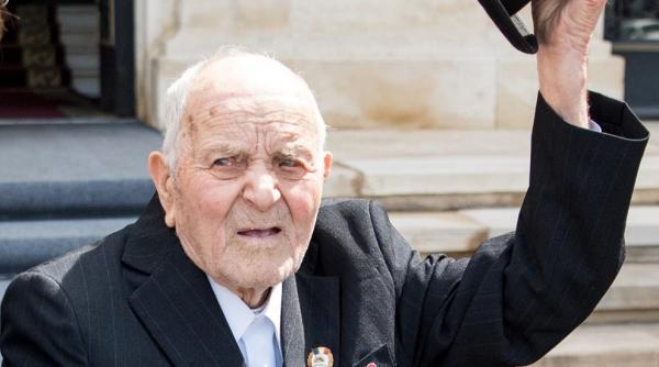 cum sa nu il iubesti lectie data de un veteran in varsta de 100 de ani