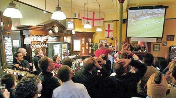 fotbali ti batu i de proprii suporteri