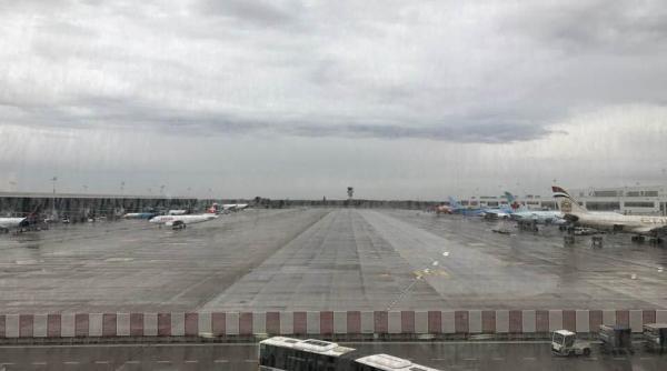 un avion s a reintors pe otopeni ce descoperise pilotul