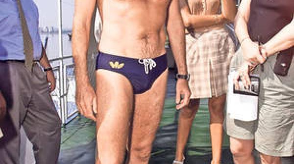 roman spune cum i a in elat so ia i cum a cunoscut noua dragoste