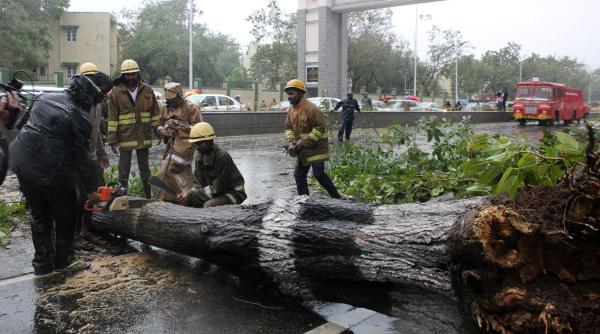 calamitate in india zeci de mor i i sute de rani i in urma unor furtuni violente in nordul arii