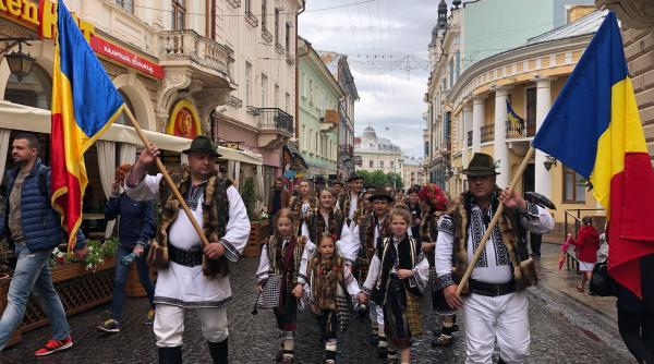 ziua nationala a portului traditional marcata la cernau i intr un mod spectaculos foto