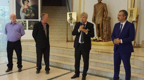 centenar marea unire expozi ie de arta la universitatea romano americana