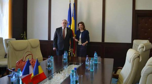 pruna usr catre ministrul anton fugi i de raspundere