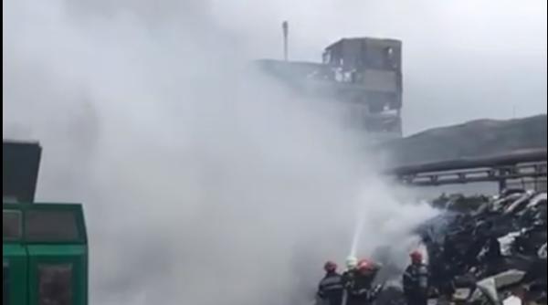 incendiu puternic zeci de pompieri ac ioneaza in aceste momente
