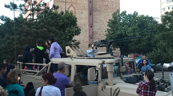 ziua eroilor oamenii au ie it in strada la buzau foto