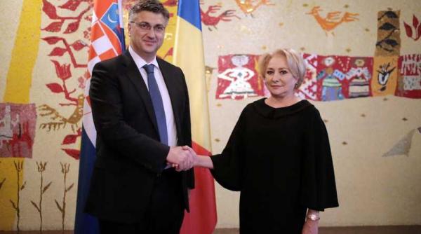premierul croatiei andrej plenkovic a fost primit cu onoruri militare la palatul victoria
