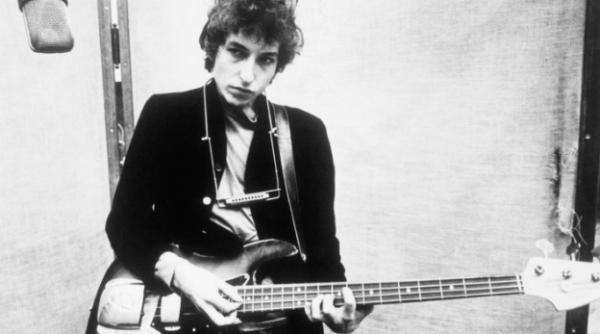 chitara lui bob dylan vanduta la licita ie suma uria a