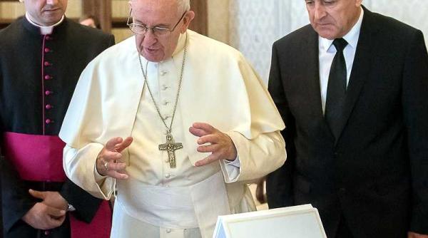 papa francisc mesaj catre un barbat gay se zguduie biserica