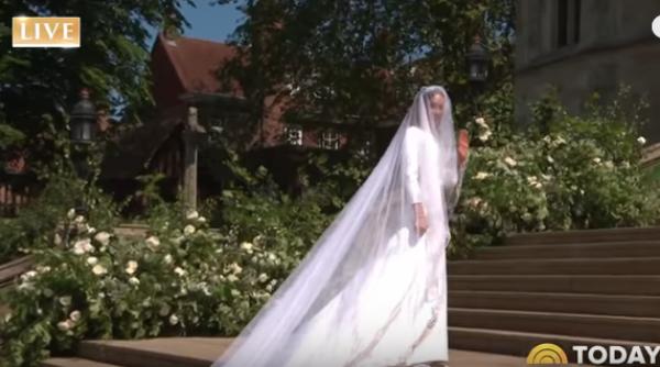 meghan markle rochie mireasa katy perry deloc impresionata