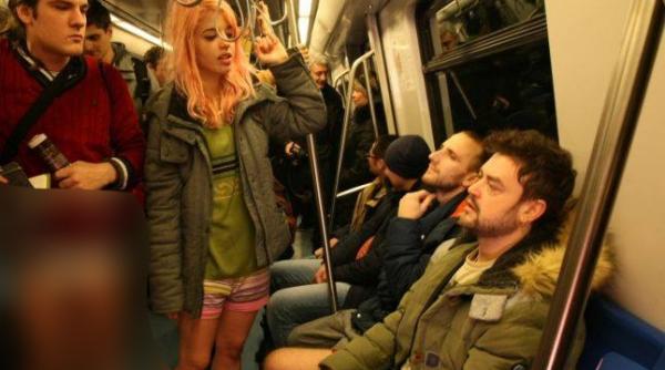 personalitatea europeana a anului  imagine jenanta in metroul din bucuresti
