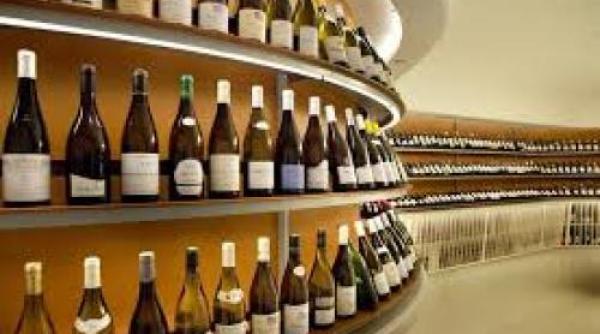 sticla de vin vanduta cu peste 100 000 de euro