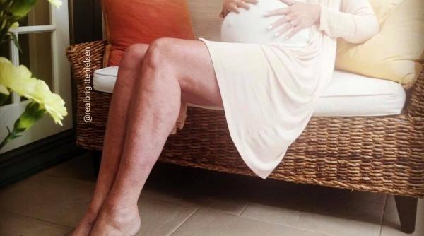 actri a insarcinata la 54 de ani este al cincilea copil