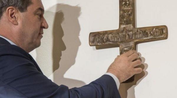 crucea crestina obligatorie in toate birourile din landul german bavaria