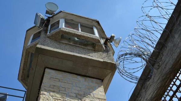 perchezitii la penitenciarul iasi  ce cauta politistii