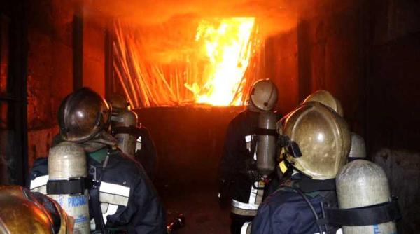 un consilier din constan a a dat foc unui magazin concurent