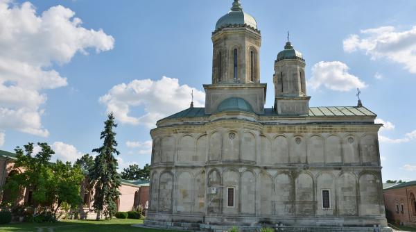 manastirea dealu resfin irea bisericii program