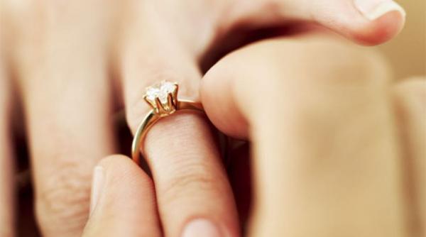 casatorie dubioasa s a insurat sa pacaleasca poli i tii