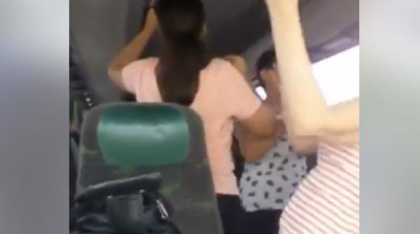 live pe facebook in timp ce conducea un autocar cu pasageri care danseaza video